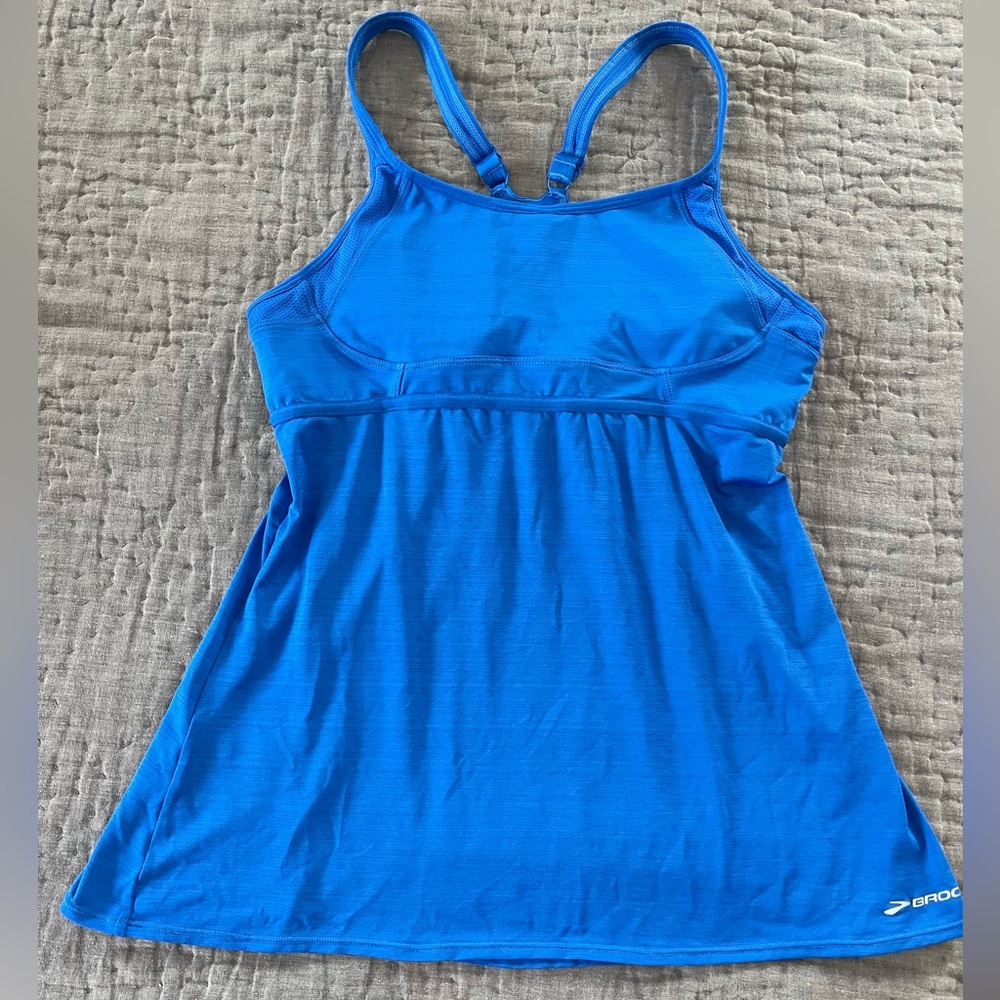 Brooks Running Women's Blue Racerback Tank Top Sz Medium Built-in Bra Underwire